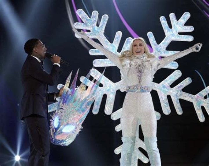 Nikki Glaser's Masked Singer Performance: A Triumphant Unmasking